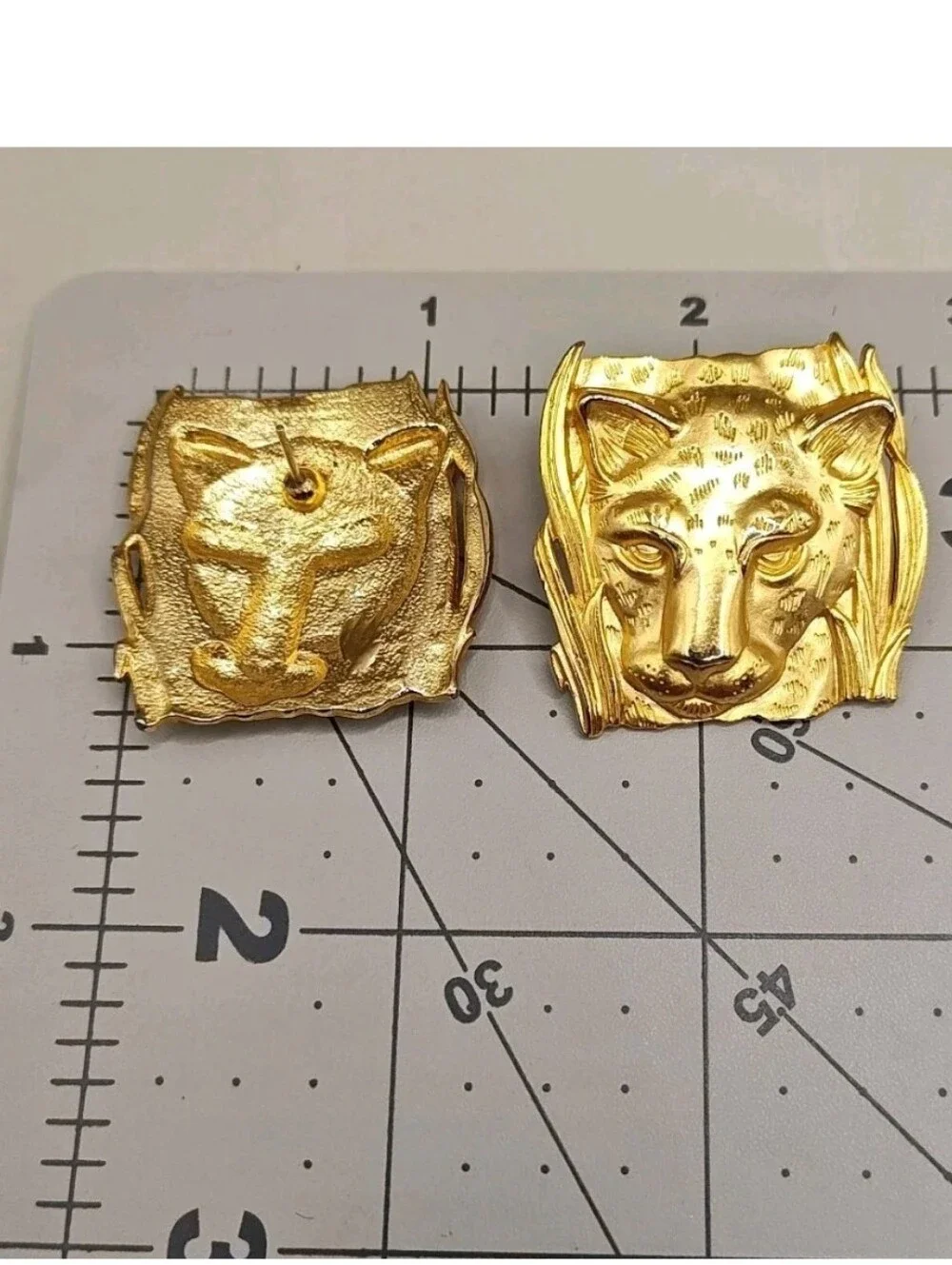Vintage JJ Jonette 80s Artifacts Wild Jungle Cat Chunky Earrings Shiny Goldtone